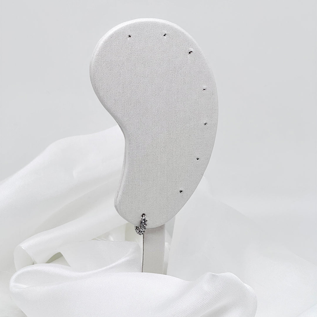 Boucle d'oreille mini créole argentée en acier inoxydable avec de petites pierres de Jeana Jewelry