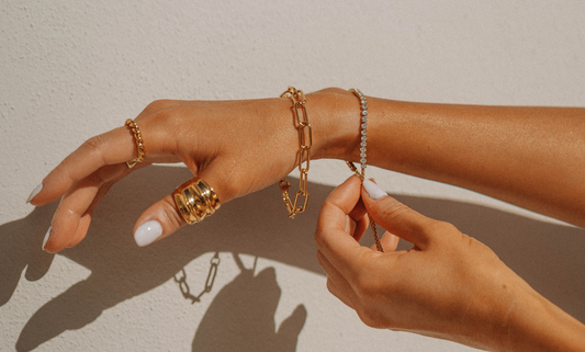 Les tendances bijoux de l'automne 2026 : comment accessoiriser tes tenues ?
