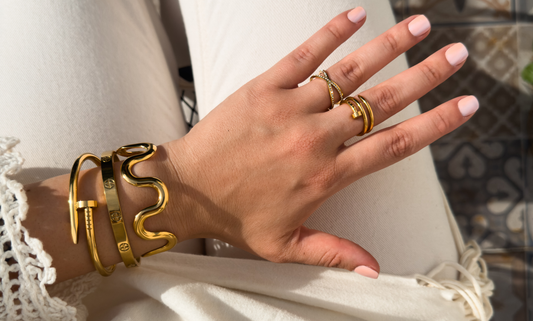 Pourquoi choisir des bijoux réglables ? Le guide complet