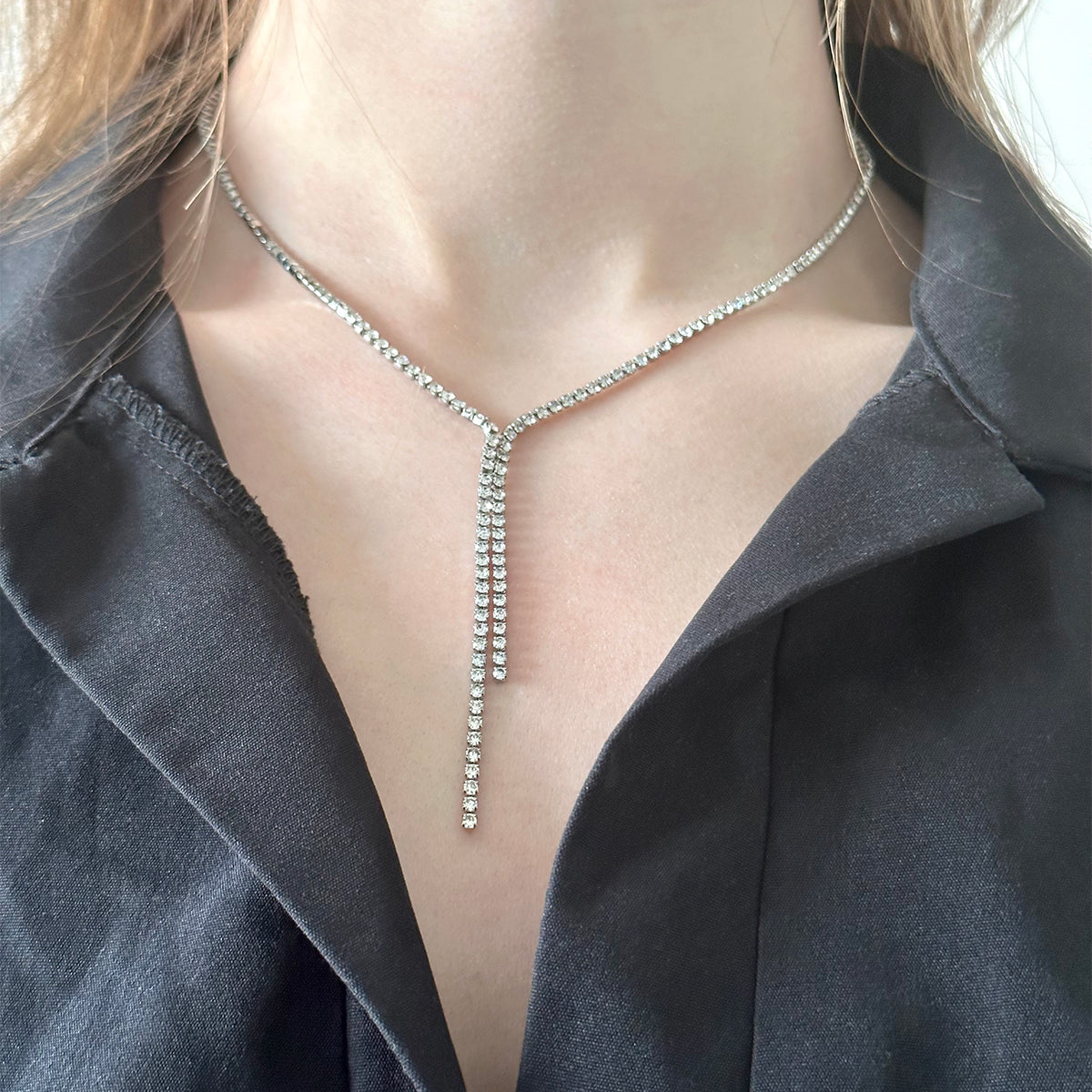 Collier argenté en acier inoxydable avec de nombreuses s strass